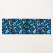 Mongram Tropical Blue Yellow Fish Illustration Yogamatte (Vorderseite (Horizontal))