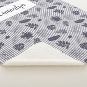 Mongramm des tropischen Grünmusters | LILA Sherpadecke (3/4)