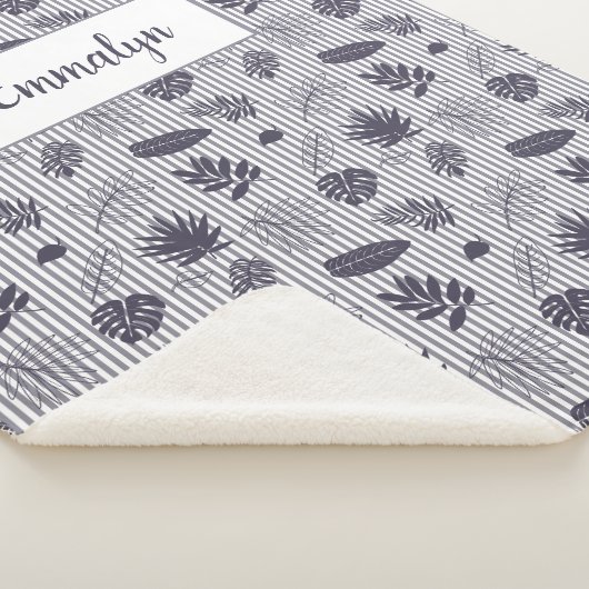 Mongramm des tropischen Grünmusters | LILA Sherpadecke (3/4)