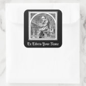 Monk am mittelalterlichen Schreibtisch Buchzeichen Quadratischer Aufkleber (Tasche)