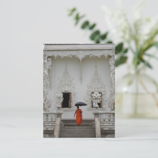 Monk am Weißen Tempel in Chiang Rai Postkarte (Stehend Vorderseite)