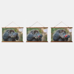 Monkey Munching Watermelon Wandteppich Mit Holzrahmen