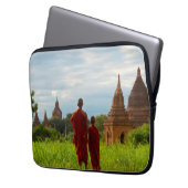 Monks with Ancient Temples Laptopschutzhülle (Vorderseite Links)