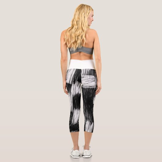 Monochrom Abstract Hatch Textur Capri Leggings (Rückseite)