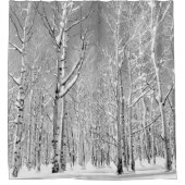 Monochrom-Türmchenbaume im Winterschnee Duschvorhang (Vorderseite)