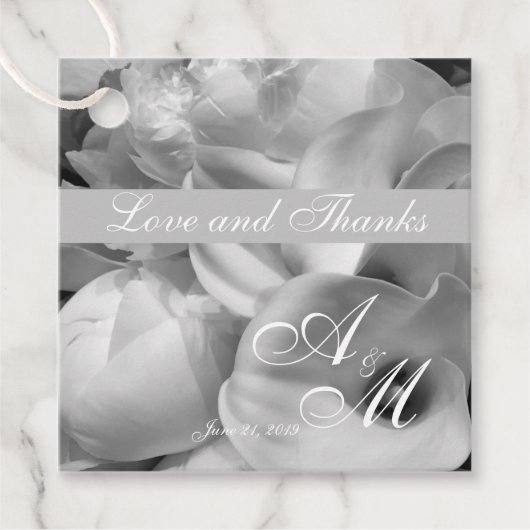 Monochromatische Fotografie White Callas & Peonies Geschenkanhänger (Vorderseite)