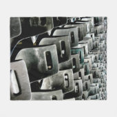 Monochromatische graue Stühle Fleecedecke (Vorderseite (Horizontal))