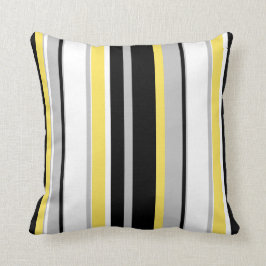Monochromatischer, fett gestrickter Kissen