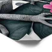 Monochromatisches Chameleon mit rosa Blume Poster (Ecke)