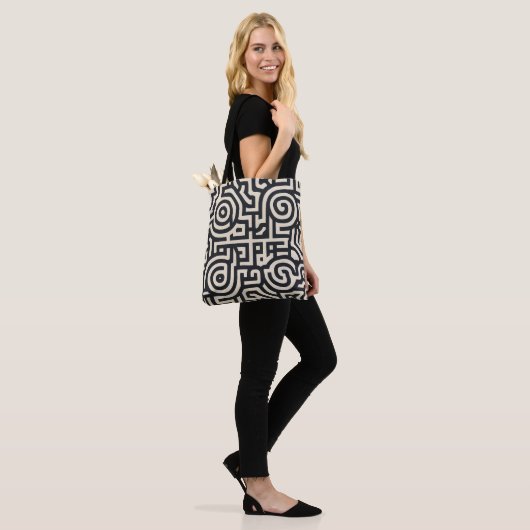 monochromatisches geometrisches Labyrinth Tasche (Am Model)