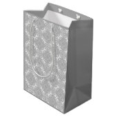 Monochromatisches Imitat Mittlere Geschenktüte (Rückseite Schrägansicht)