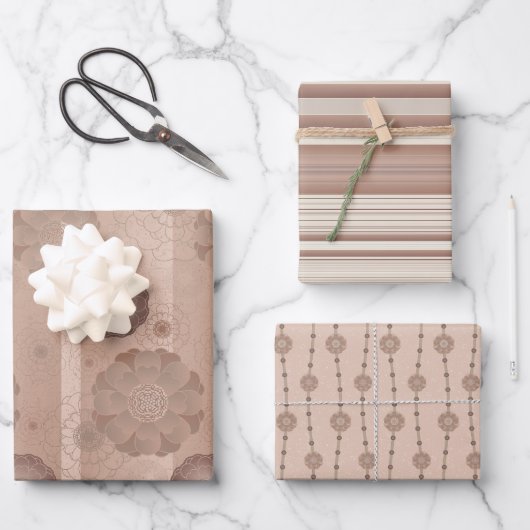 Monochromatisches Mocha Rosa Blumenpapier Geschenkpapier Set (Vorderseite)