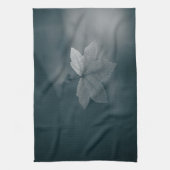 Monochrome Ahornleaf Nature Foto Geschirrtuch (Vertikal)