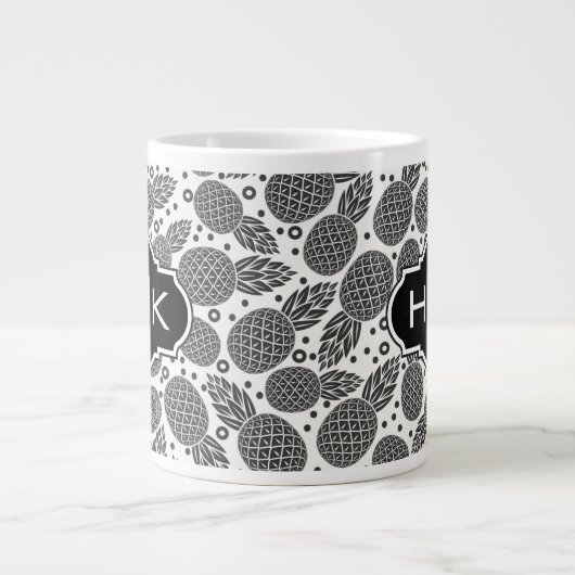 Monochrome Ananas| Monogramm Jumbo-Tasse (Vorderseite)