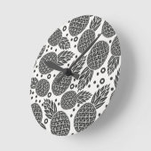 Monochrome Ananas Runde Wanduhr (Winkel)