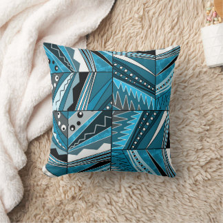 Monochrome blaue ethnische Ornamentik. Kissen