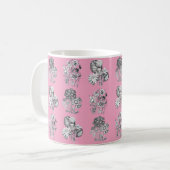 Monochrome Blume auf rosa Hintergrund Kaffeetasse (Vorderseite Links)