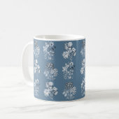 Monochrome Blume in blau Kaffeetasse (Vorderseite Links)