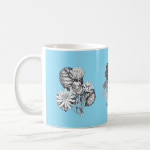 Monochrome Blumen auf babyblauem Hintergrund Kaffeetasse