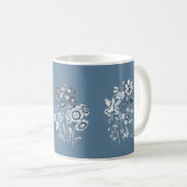 Monochrome Blumen in Blau Kaffeetasse (VorderseiteRechts)