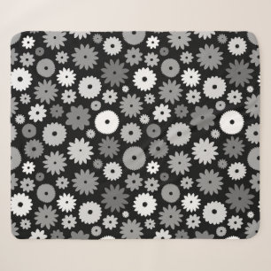 Monochrome Blüten großes Muster Sherpadecke
