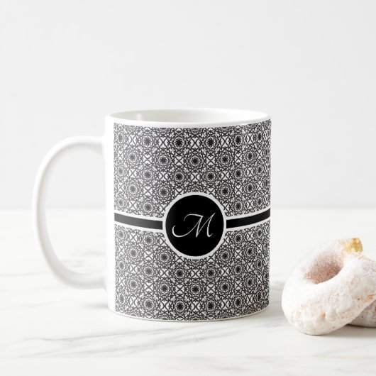 Monochrome keltische Knotmuster Kaffeetasse (Mit Donut)