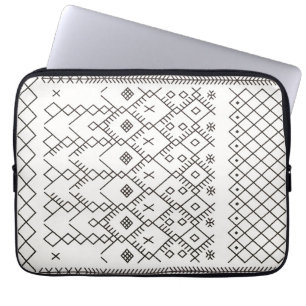 Monochrome Kilim: marokkanische Tribal Texture Art Laptopschutzhülle