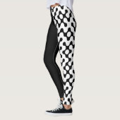 Monochrome Magie: Schwarz-Weiß-Gemustert Leggings (Links)
