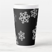 Monochrome Minimalistisch Snowflake Weihnachtsmust Milchtasse (Vorderseite)