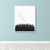 Monochrome Minimalistische Fliegengänse und Kiefer Leinwanddruck (Insitu (Holzboden))