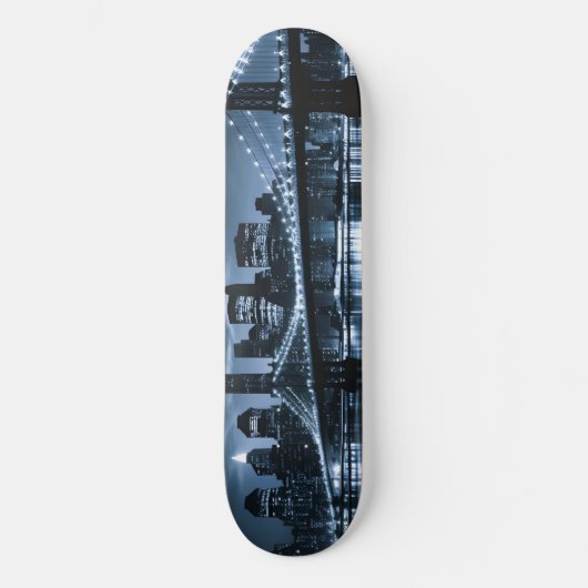 Monochrome New York Skyline Nightscape Skateboard (Vorderseite)