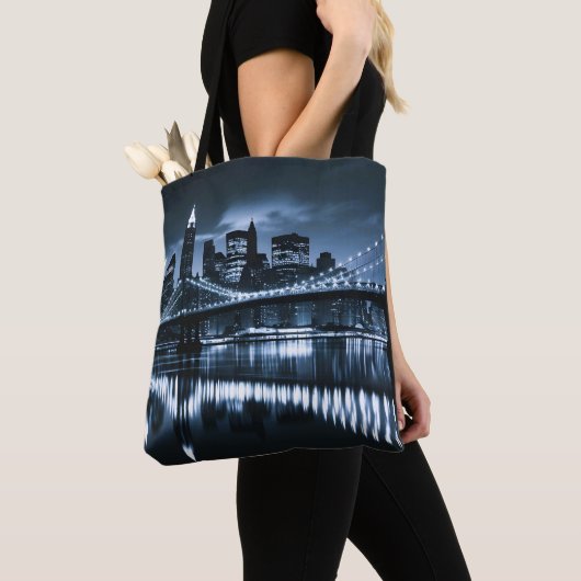 Monochrome New York Skyline Nightscape Tasche (Von Nahem)