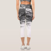 Monochrome Schwarz-weiße Palm Tree-Blätter Capri Leggings (Rückseite)