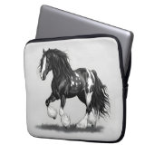 Monochrome Sinti und Roma Vanner Pferd Laptopschutzhülle (Vorderseite Links)