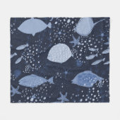 Monochrome sleeping fishes, dark pattern. fleecedecke (Vorderseite (Horizontal))