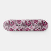 Monochrome tropische botanische Patchworkarbeit Skateboard (Horizontal)