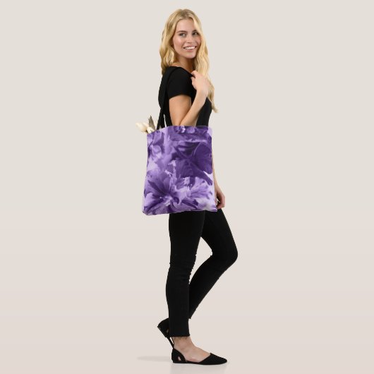 Monochrome Violette Tasche (Am Model)