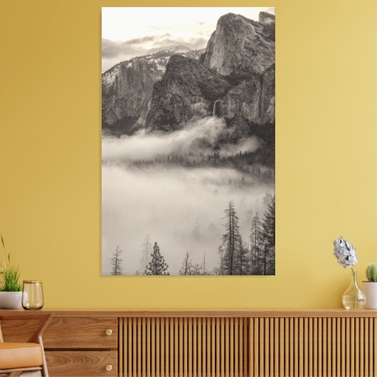 Monochrome Yosemite-Berglandschaft mit Nebel Leinwanddruck (Insitu (Wohnzimmer))