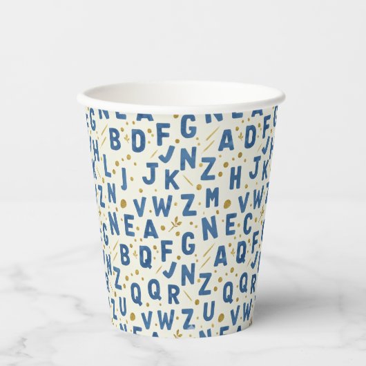 Monochromes Alphabet Blau Pappbecher (Vorderseite)