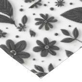 Monochromes Blumenmuster mit Blättern und Blüten Tischdecke (Schrägansicht)
