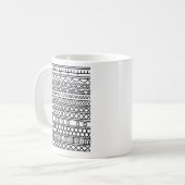 Monochromes Boho-Strickmuster | Tribal Geometrisch Kaffeetasse (Vorderseite Links)