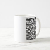 Monochromes Boho-Strickmuster | Tribal Geometrisch Kaffeetasse (VorderseiteRechts)