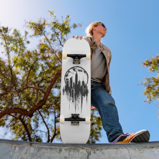 Monochromes Citycape-Logo Skateboard (Außenbereich 1)