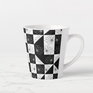 Monochromes Schachbrett- und florales Glamour-Must Milchtasse