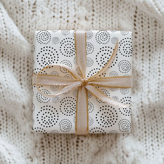 Monochromes schwarzes geometrisches Wirbelmuster Geschenkpapier