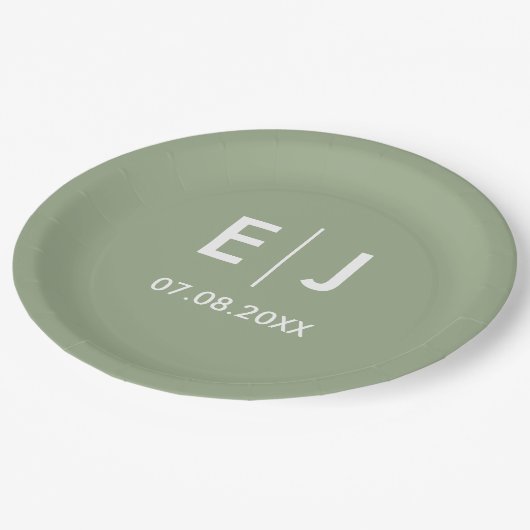 Monografische Hochzeit von Sage Green & White Pappteller (Schrägansicht)