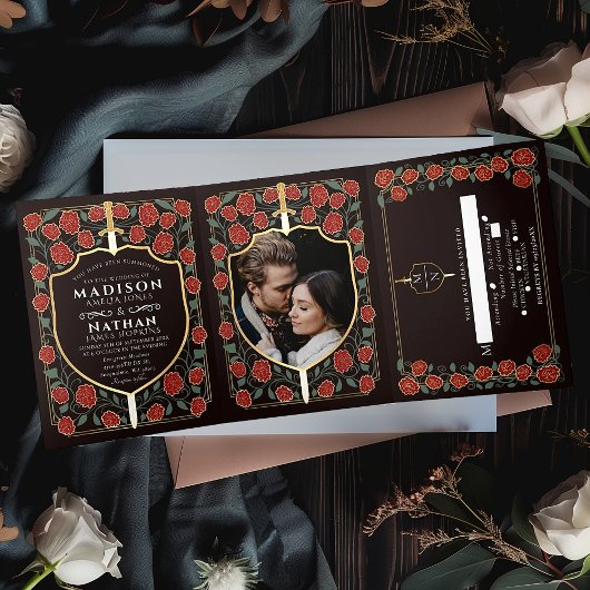 Monografische Hochzeit von Sword & Shield Dreifach Gefaltete Einladung