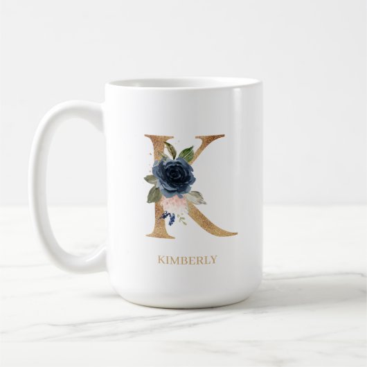 Monografischer Navy Blush-Floral-Brief "K" Persona Kaffeetasse (Links)