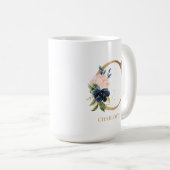 Monografischer Navy Blush Floral Letter "C" Person Kaffeetasse (VorderseiteRechts)
