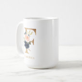 Monografischer Navy Blush Floral Letter "F" Person Kaffeetasse (Vorderseite Links)